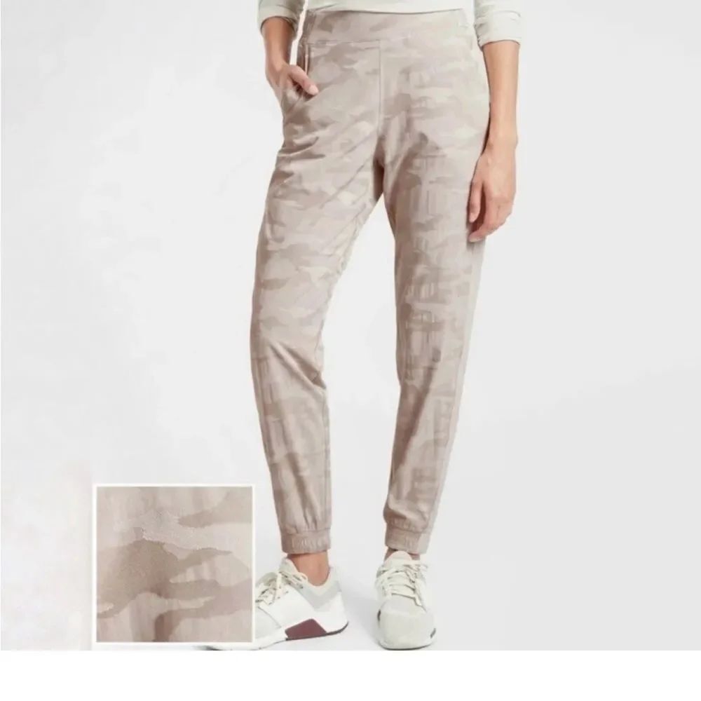 Athleta Brooklyn Camo Jogger Travel Pant in Abalone Grey , size 4.